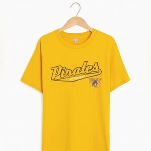 Pittsburgh Pirates Lee Sport Men’s Large Gold Logo Tee Early 2000s MLB Rare.